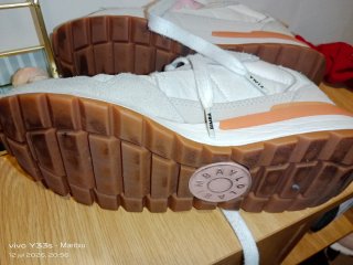 Deportivas Bimba y Lola blancas y naranjas