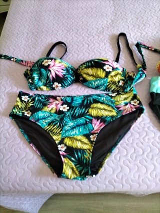 Lote 2 bikinis + braga + sombrero T.48
