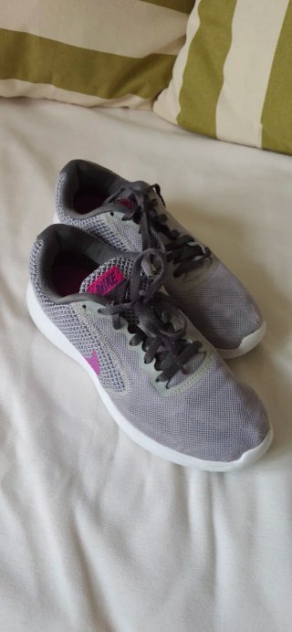 Zapatillas Nike grises y rosas T36.5