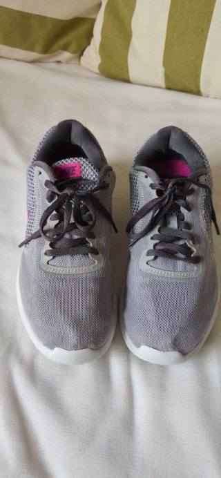Zapatillas Nike grises y rosas T36.5
