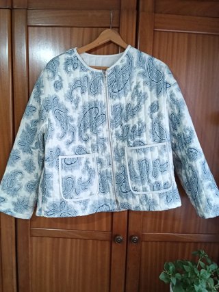 Chaqueta acolchada paisley