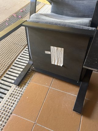 Mecedora Poang Ikea con cojín y reposapiés