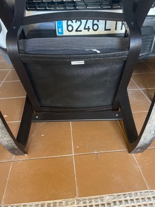 Mecedora Poang Ikea con cojín y reposapiés