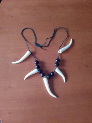 Collar disfraz dientes y cuentas