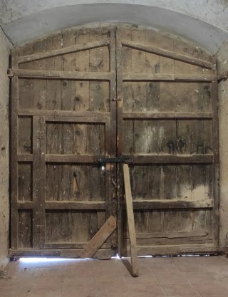 Puerta exterior casa pueblo madera