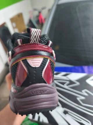 Off-White Zapatillas Deportivas Negras y Rojas