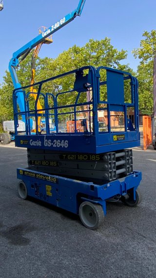 PLATAFORMA ELEVADORA TIJERA 10 METROS