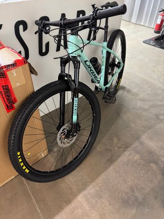 Bicicleta Orbea Alma H11 con alforjas