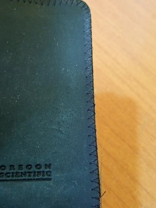 CUSTODIA IN PELLE PER DISPOSITIVI ELETTRONICI