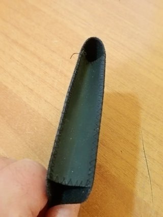 CUSTODIA IN PELLE PER DISPOSITIVI ELETTRONICI
