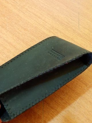 CUSTODIA IN PELLE PER DISPOSITIVI ELETTRONICI