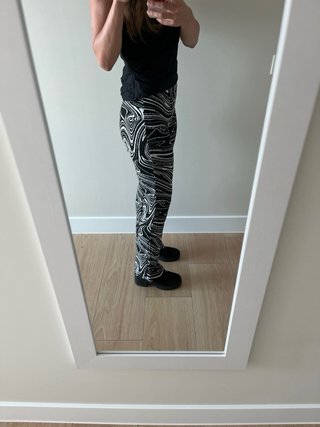 Pantalón estampado ondas blanco y negro
