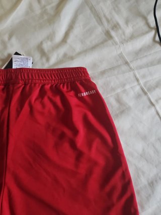 Pantalón corto Adidas rojo sin estrenar