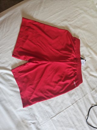 Pantalón corto Adidas rojo sin estrenar