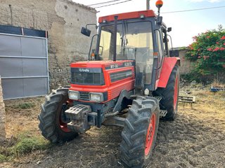Tractor Kubota M1-90 doble tracción 90 cv