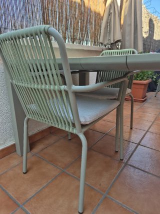 Set de muebles de jardín. Mesa y 6 sillas