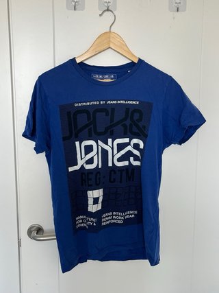 Pack de ropa: camisetas, pantalón y sudaderas