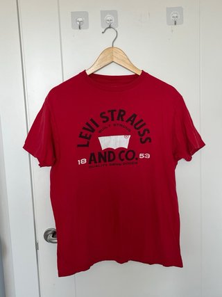 Pack de ropa: camisetas, pantalón y sudaderas