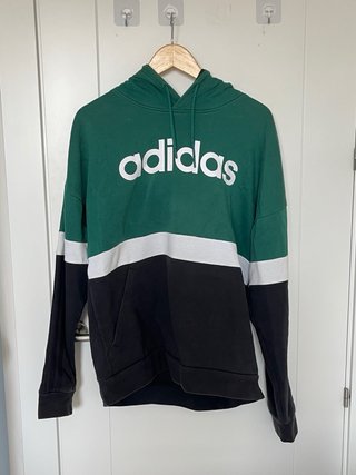 Pack de ropa: camisetas, pantalón y sudaderas