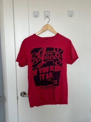 Pack de ropa: camisetas, pantalón y sudaderas