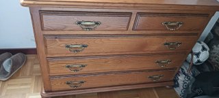 Cómoda de madera con 5 cajones