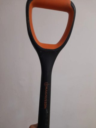 Pala MAGNUSSON con mango ergonómico