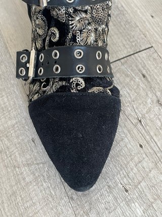Botines bordados piel negros y plateados