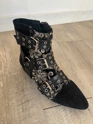 Botines bordados piel negros y plateados