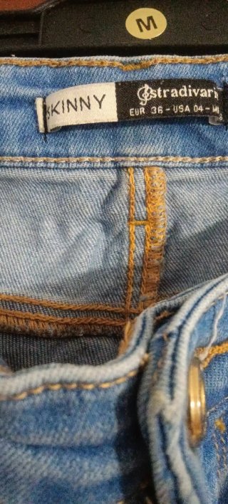 Pantalón vaquero Stradivarius Talla 36