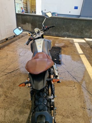Moto Mondial 125 gris y Amarilla