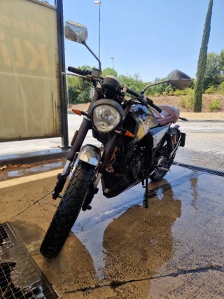 Moto Mondial 125 gris y Amarilla