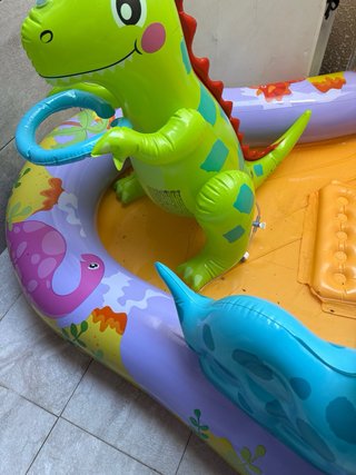 Piscina infantil dinosaurios con tobogán