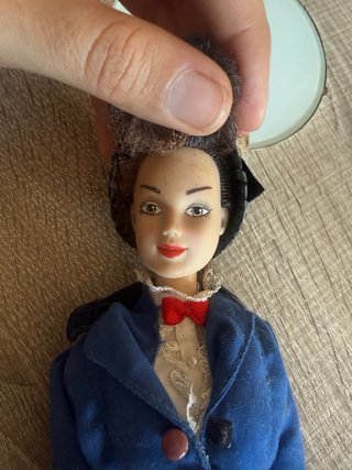Muñeca Mary poppins con abrigo azul