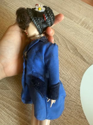 Muñeca Mary poppins con abrigo azul