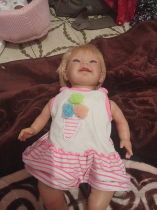 Muñeca de silicona y tela