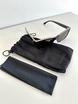 Gafas de sol Chanel negras y marrones