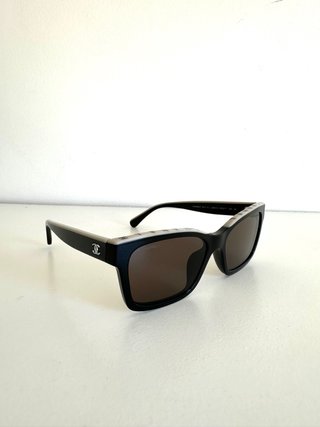 Gafas de sol Chanel negras y marrones