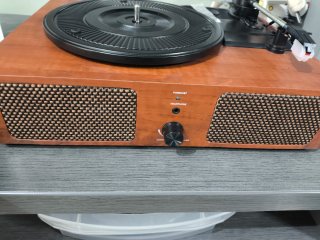 Tocadiscos Negro y Marrón