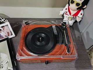 Tocadiscos Negro y Marrón