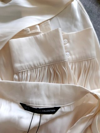 Blusa Sfera elegante beige talla S
