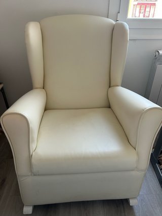 Sillón de lactancia blanco