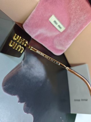 Gafas de sol Miu Miu Marrón y Dorado