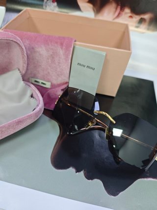 Gafas de sol Miu Miu Marrón y Dorado