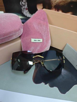 Gafas de sol Miu Miu Marrón y Dorado