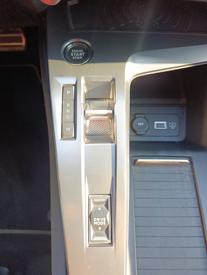 Peugeot 408 2023, foto 19