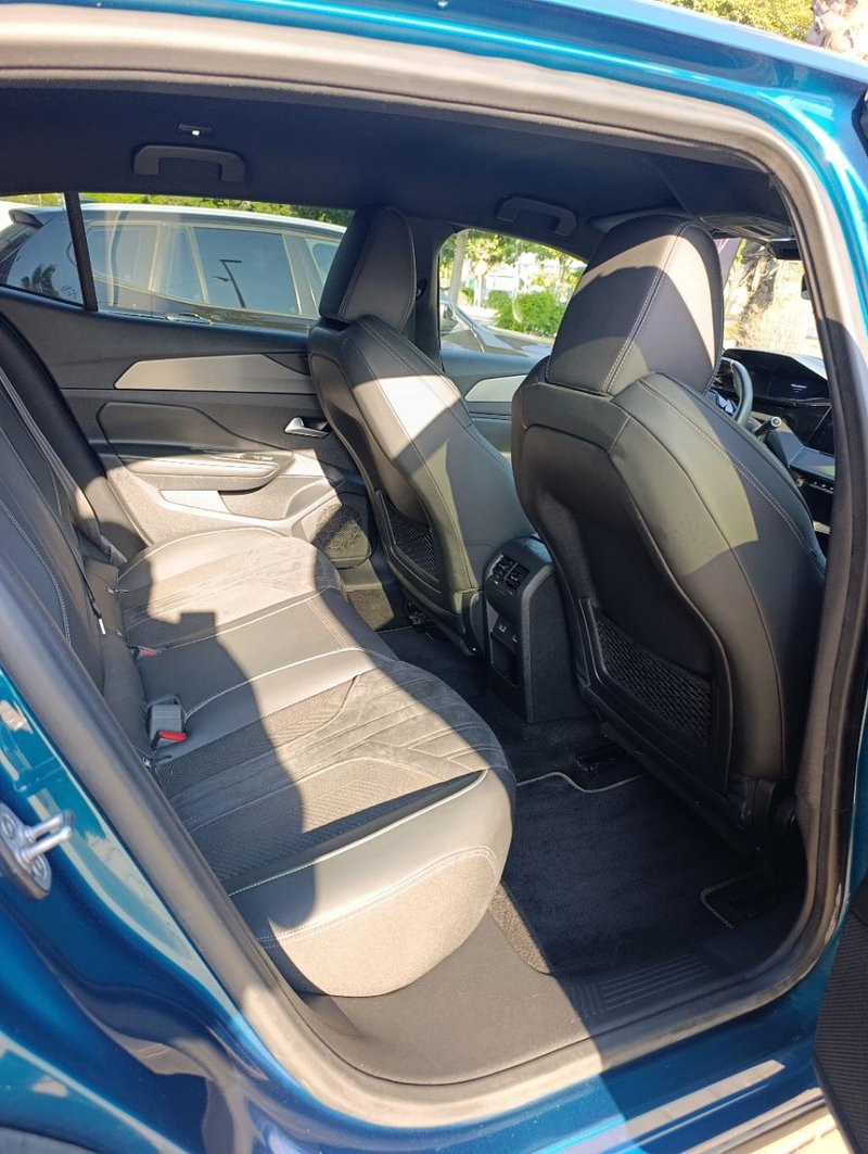 Peugeot 408 2023, foto 26
