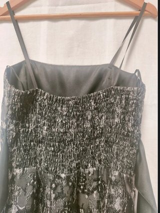 Vestido de fiesta negro y plateado