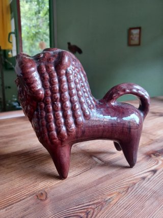 Botijo de cerámica marrón
