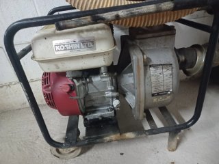 Bomba de agua con mangueras