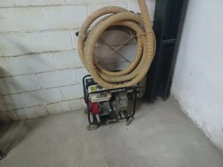 Bomba de agua con mangueras
